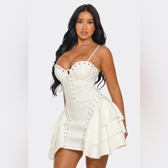 Elegant White Corset Dress - Picture 5 of 8